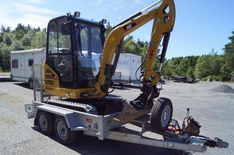 2017 CATERPILLAR 301.7D + 3 GODETS + REMORQUE