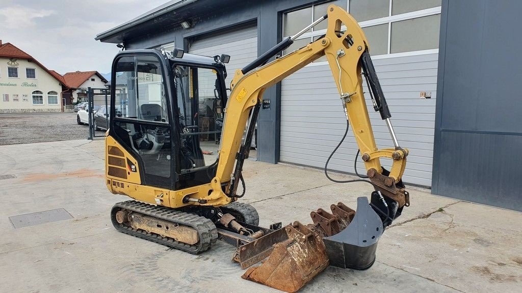 CAT 302.2D 2,1 T + 3 GODETS