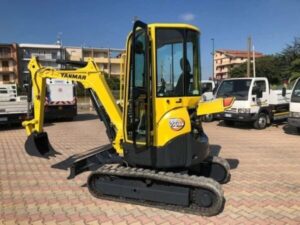 YANMAR VIO 25.3 + 4 Godets